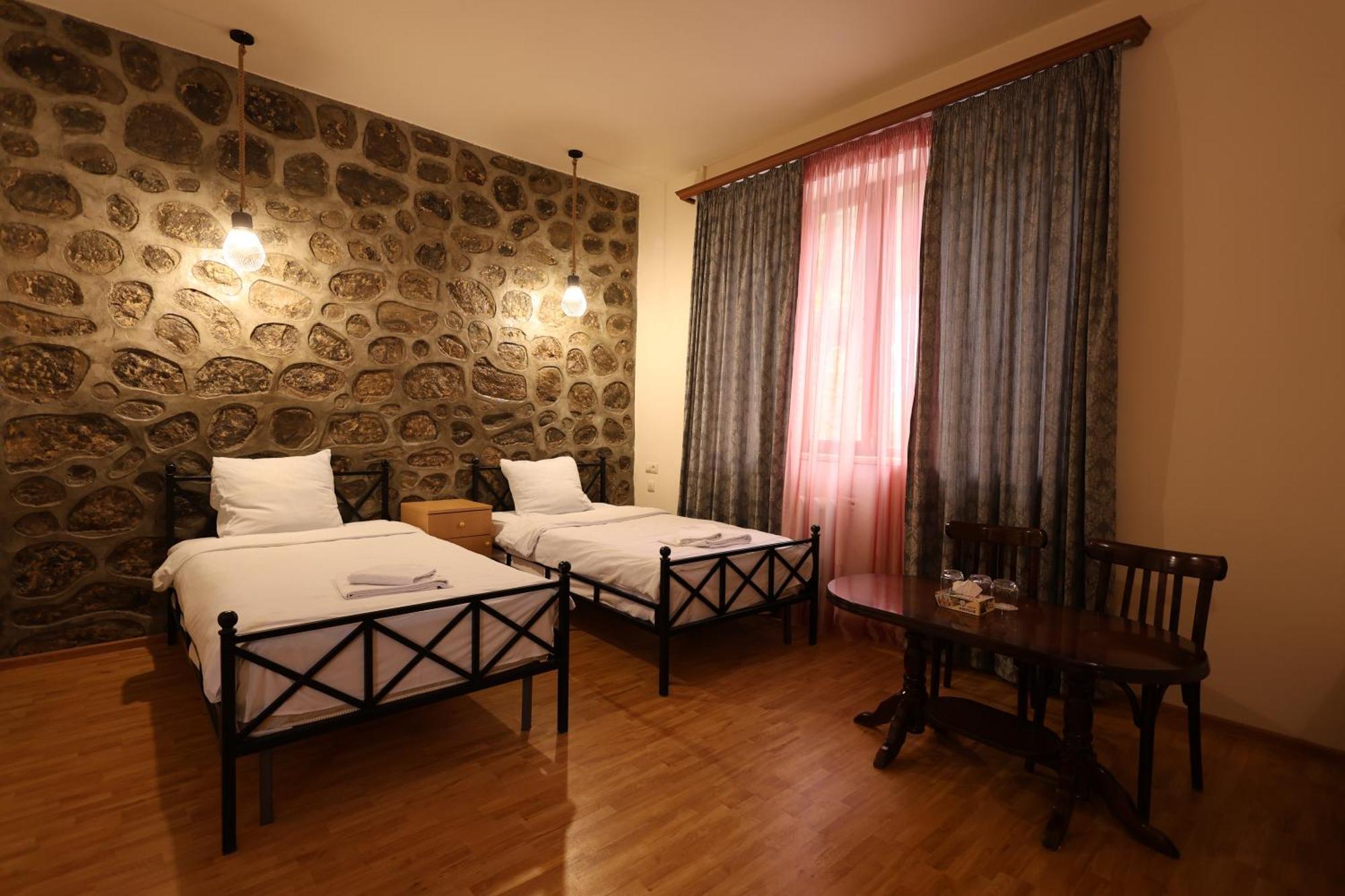 Yeghevnut Hotel Goris Esterno foto