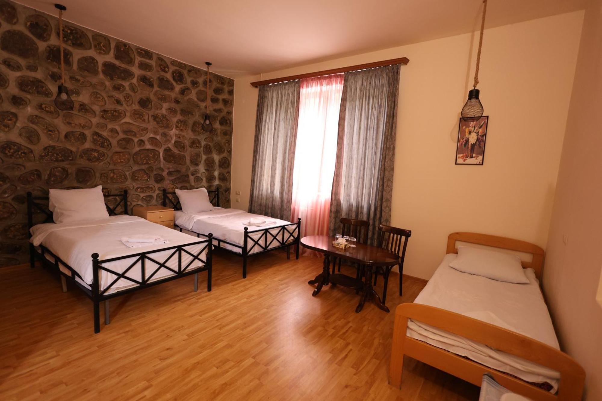 Yeghevnut Hotel Goris Esterno foto