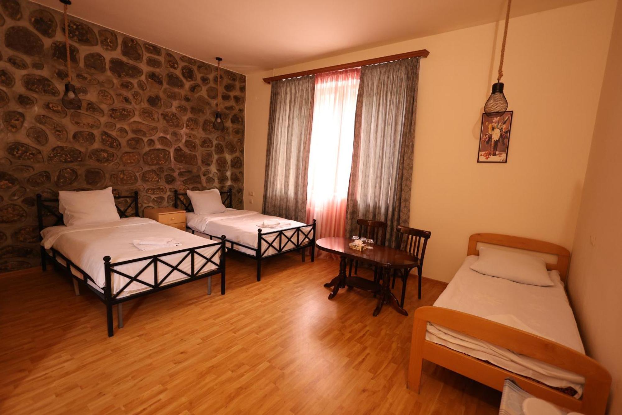 Yeghevnut Hotel Goris Esterno foto