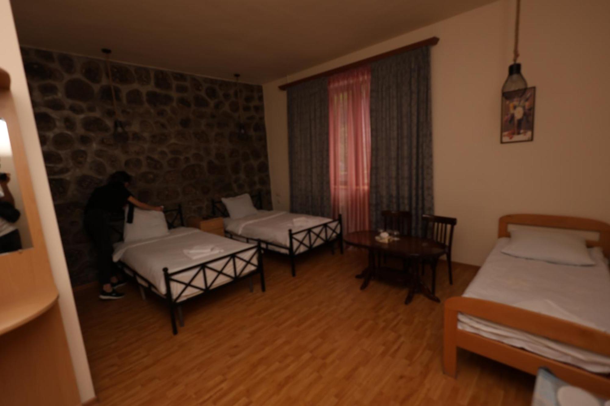 Yeghevnut Hotel Goris Esterno foto