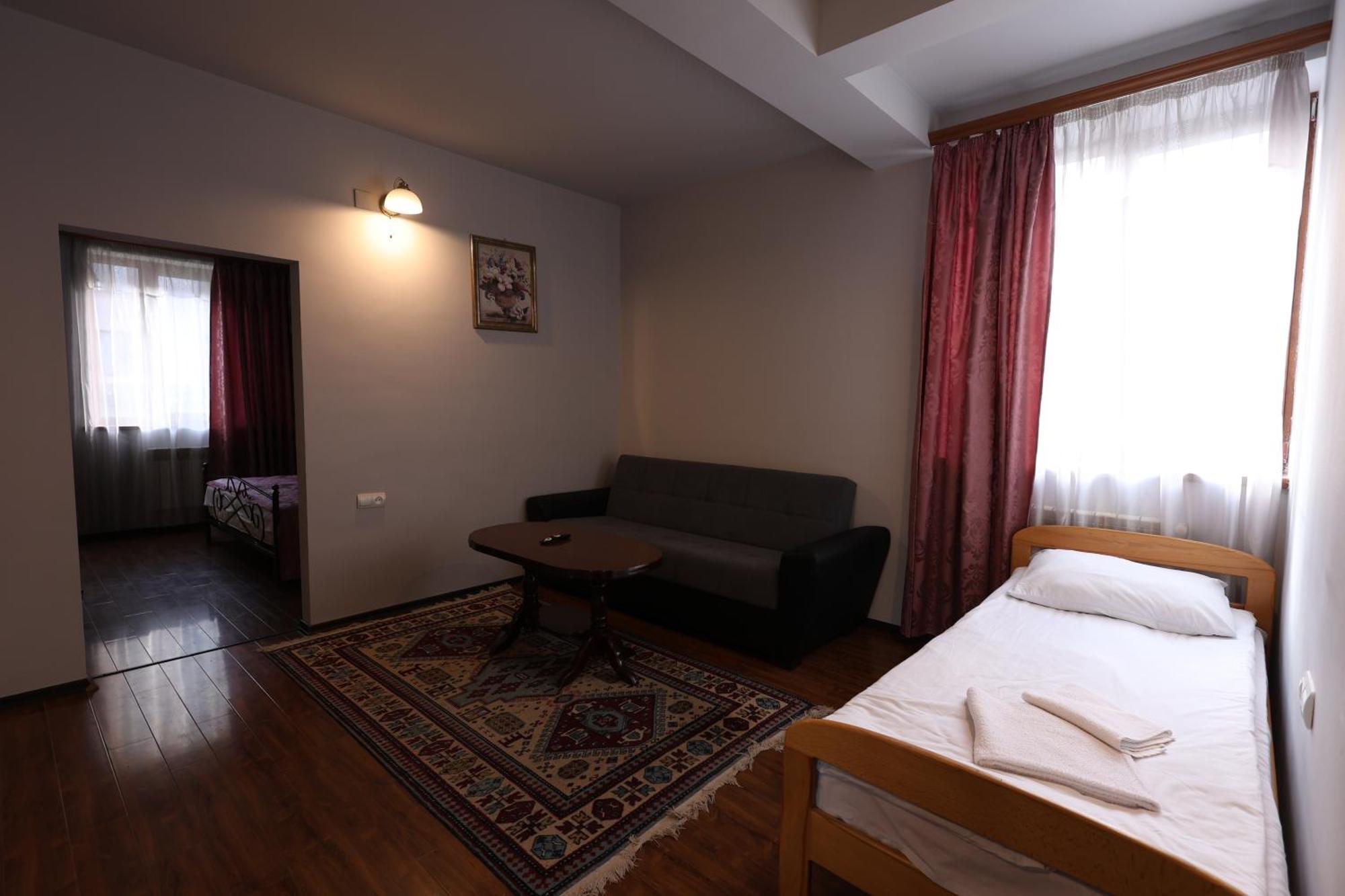 Yeghevnut Hotel Goris Esterno foto