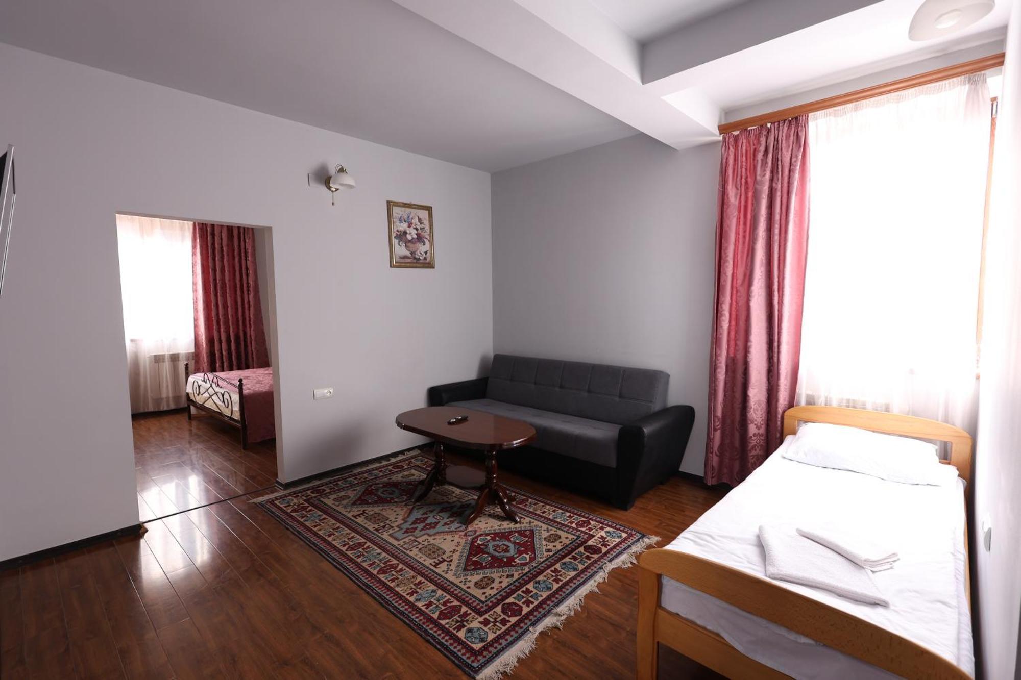 Yeghevnut Hotel Goris Esterno foto