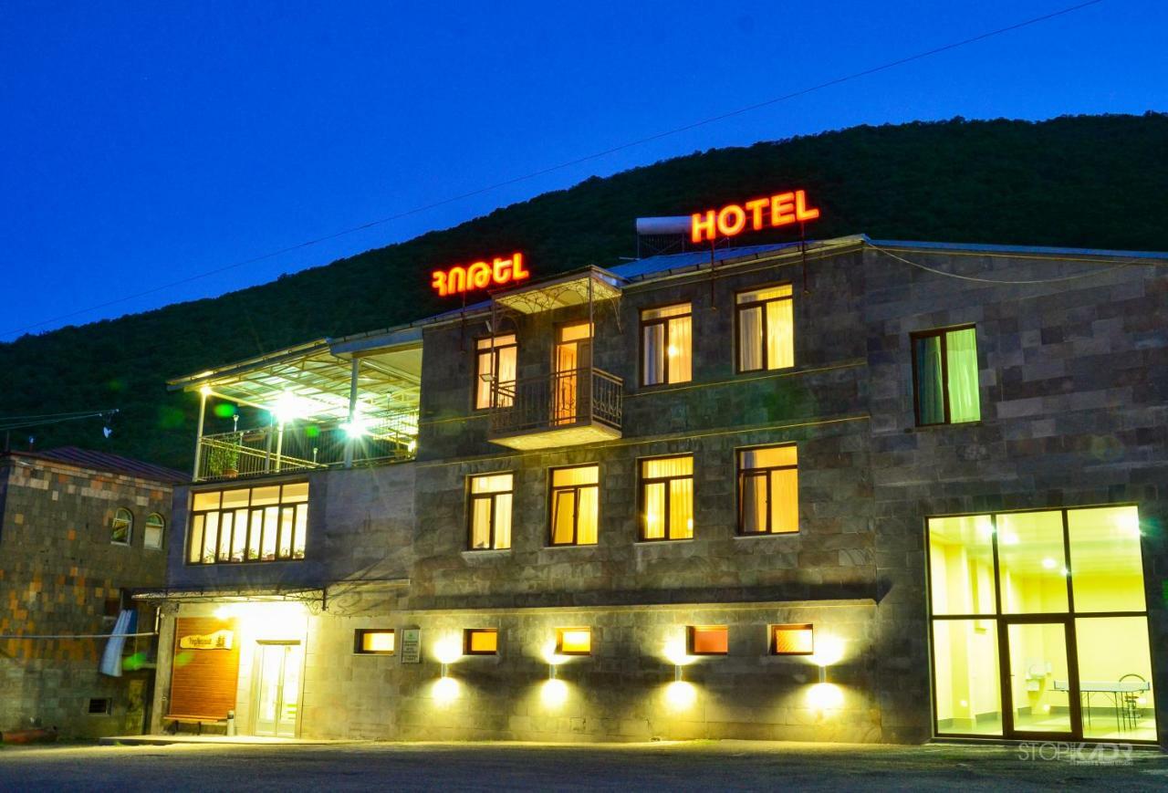 Yeghevnut Hotel Goris Esterno foto